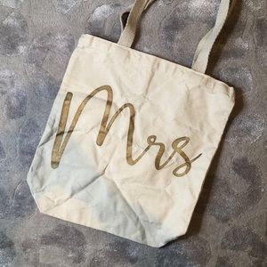 FREE GIFT 💝 Mrs. Tote bag